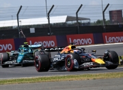 开云体育登录-梅赛德斯鏖战迈凯伦，塞恩斯惊艳四座