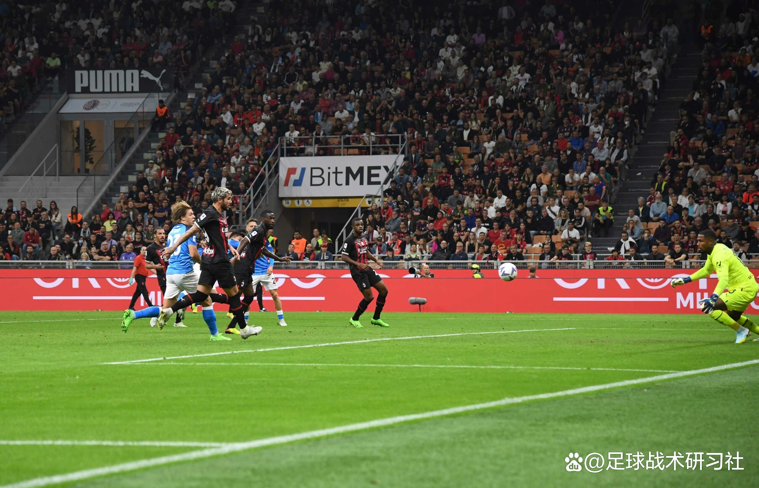 AC米兰教练组讨论下一场战术战略的简单介绍