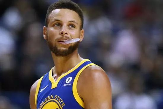 本赛季最佳射手在比赛中遭受膝伤，需休息数周的简单介绍