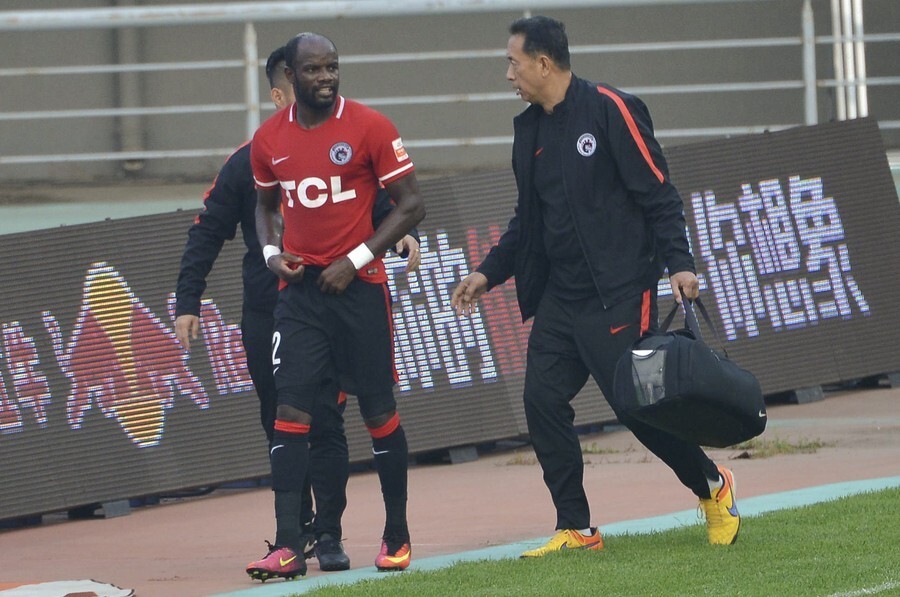 包含辽宁宏运客场迎战大连人，欲夺取三分逐渐拉开积分差距的词条