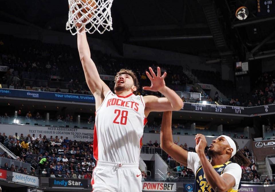 步行者队惨败对手,跌入连败泥沼 步行者队惨败对手,跌入连败泥沼