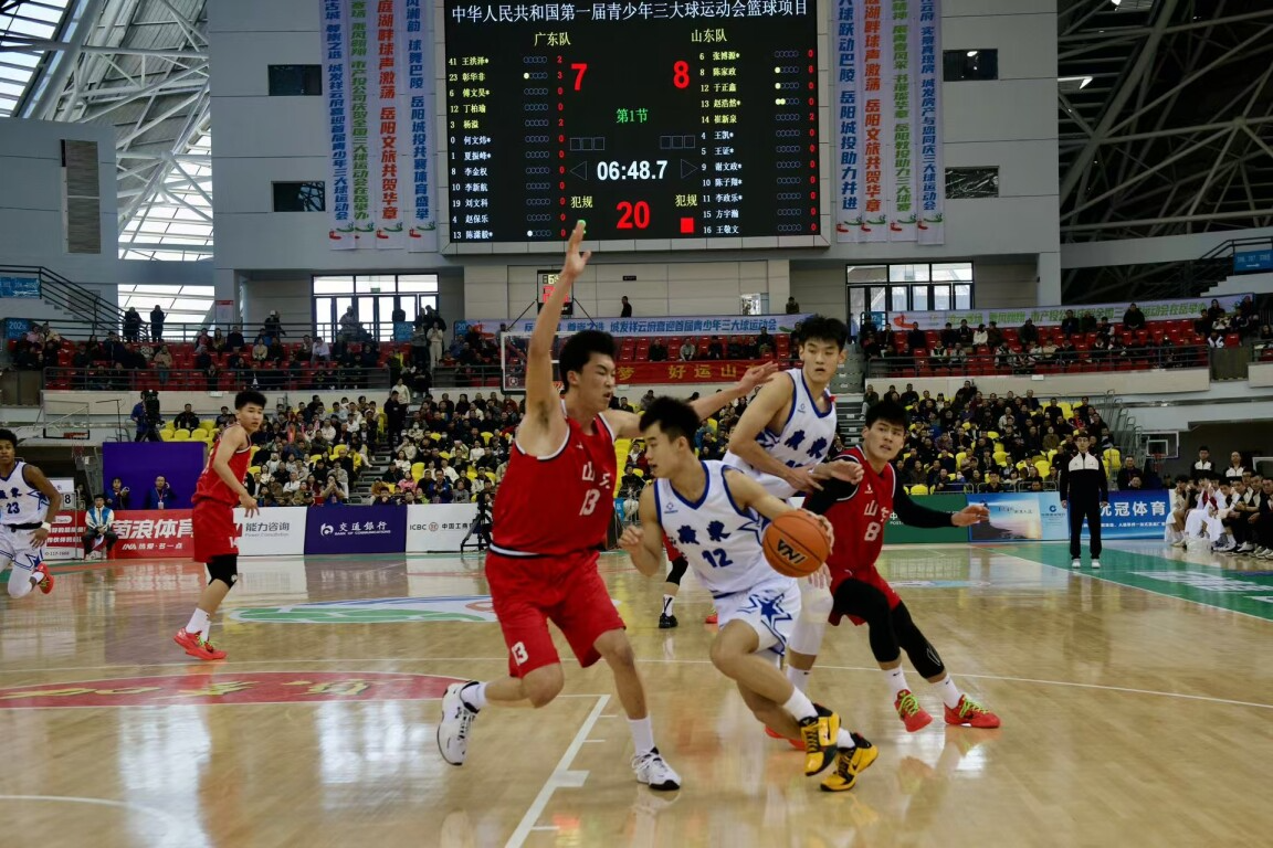 广东男篮稳中求胜，坚守榜首再创佳绩的简单介绍
