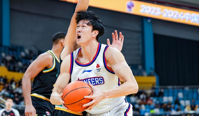 广厦男篮主场发挥出色,赢得比赛 广厦男篮主场发挥出色,赢得比赛