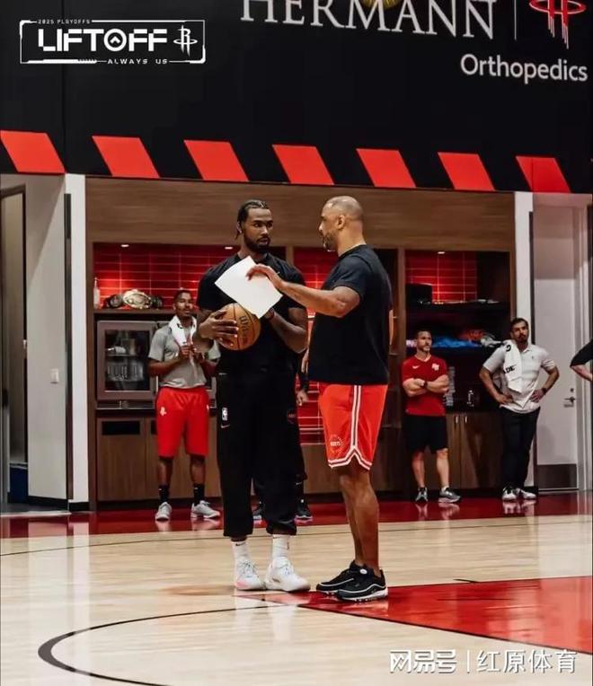 包含火箭队主帅火气大，赛后怒斥队员表现不佳的词条