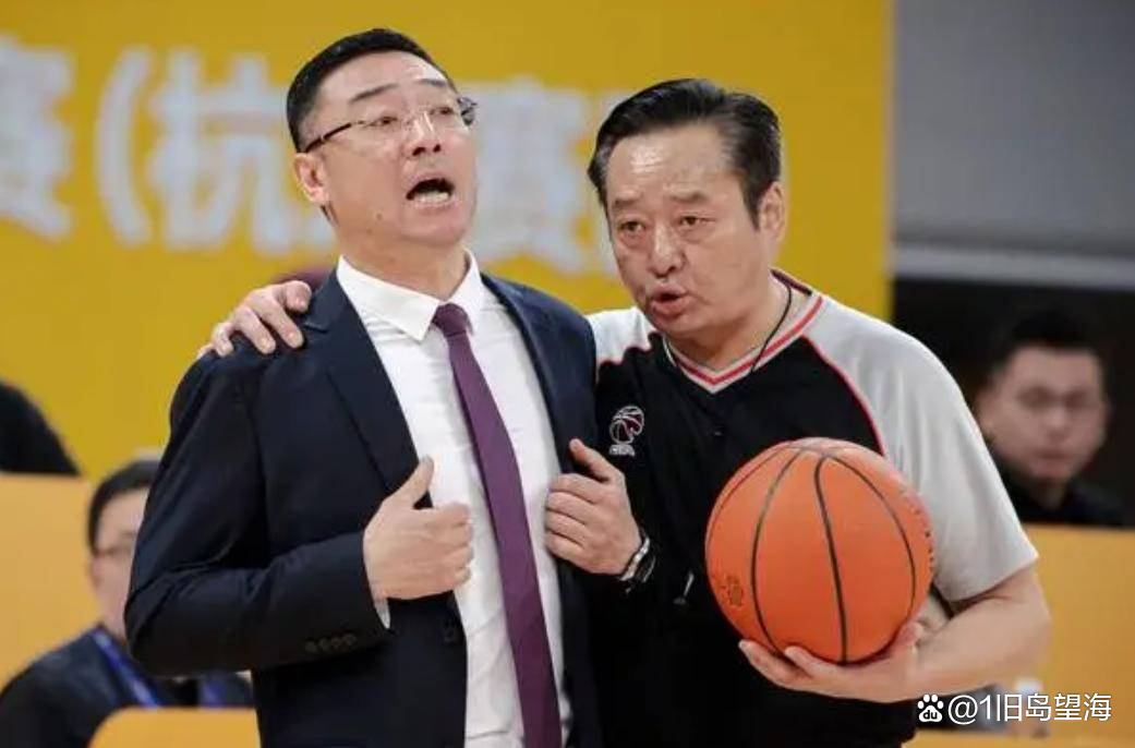 篮球教练换帅，新帅接手豪门球队