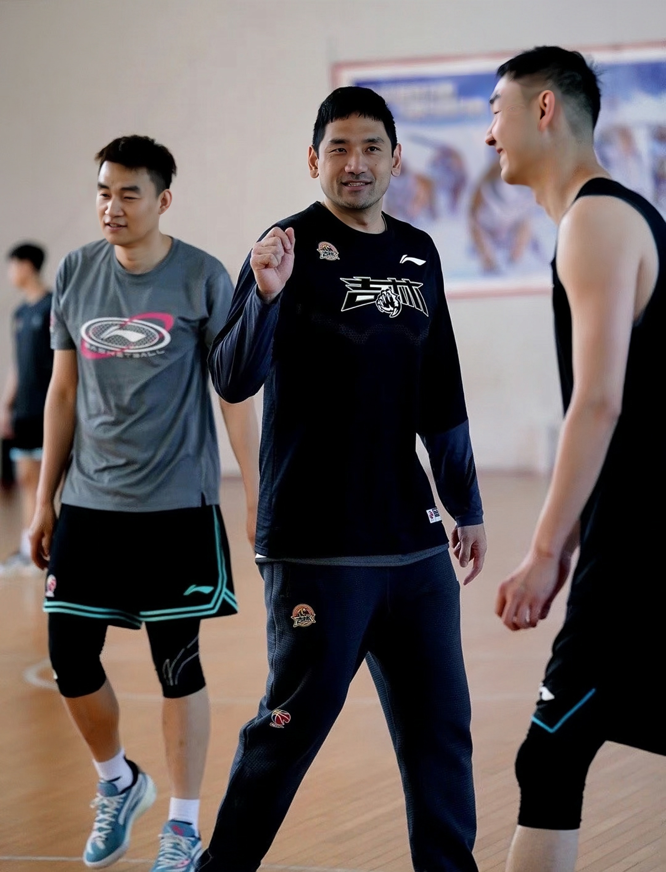 篮球教练换帅，新帅接手豪门球队