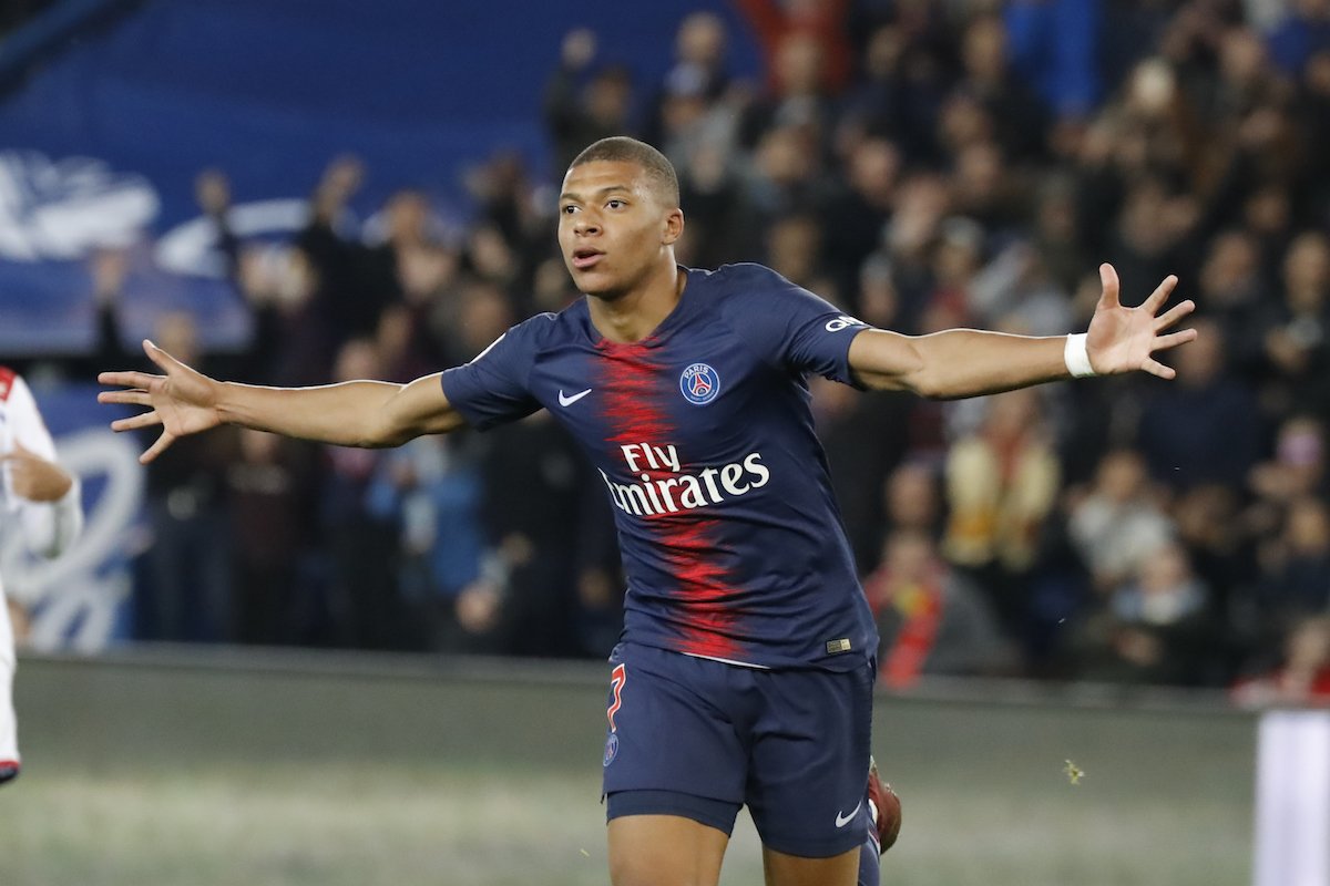 关于亚眠客场大胜，法甲积分榜排名大幅提升的信息