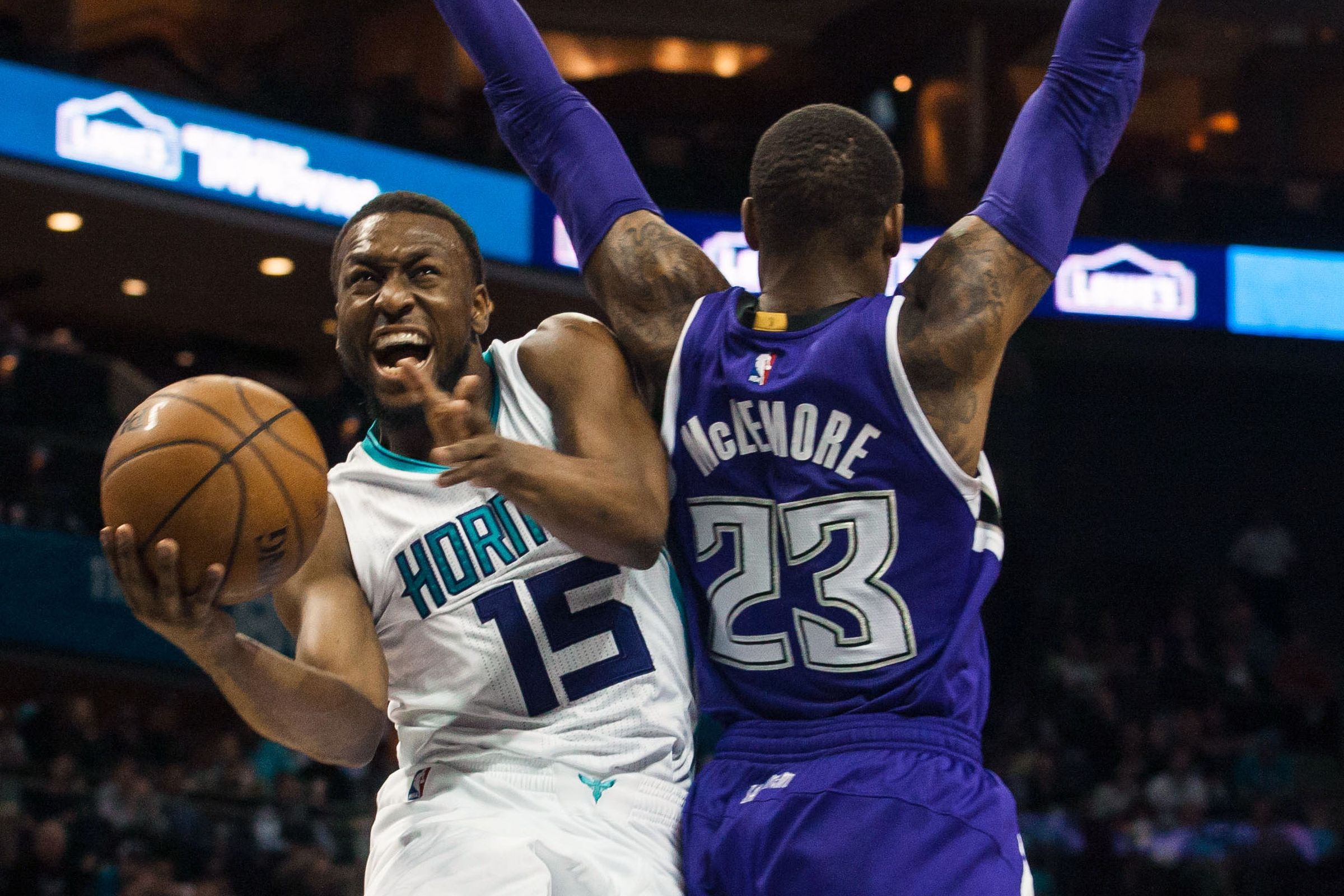 黄蜂队外线稳定，内线表现受到广泛关注的简单介绍