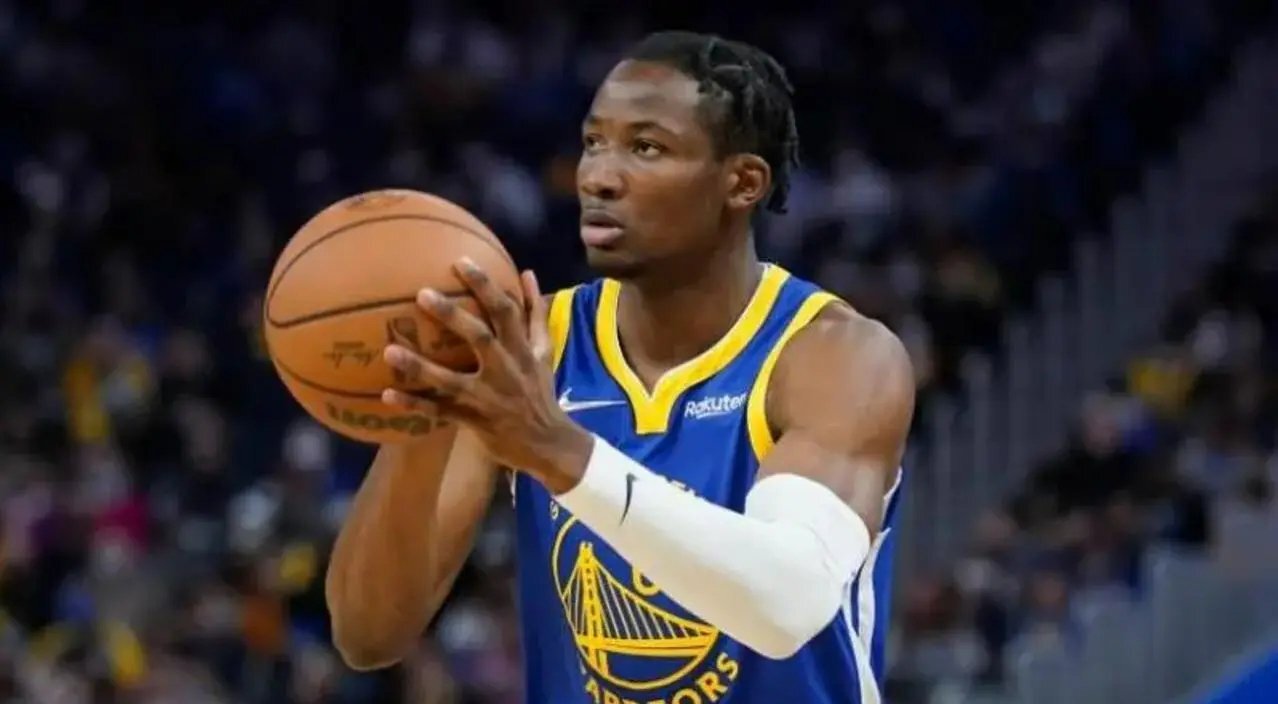 黄蜂队外线稳定，内线表现受到广泛关注的简单介绍