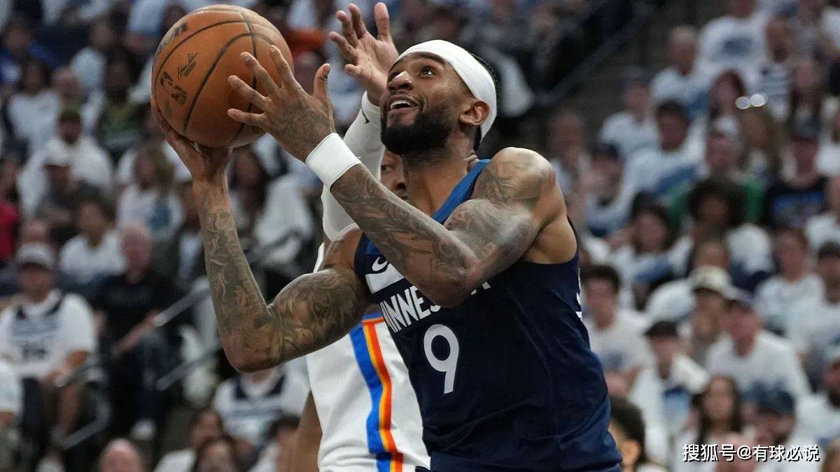 沃克受伤下场,著名队员替补出场 沃克受伤下场,著名队员替补出场