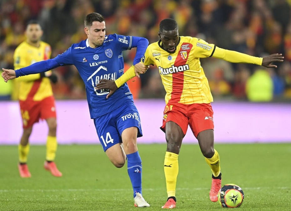 洛里昂在比赛中再度取得胜利 洛里昂在比赛中再度取得胜利