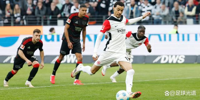 弗兰克福队试图解决射门难题,训练备战 弗兰克福队试图解决射门难题,训练备战