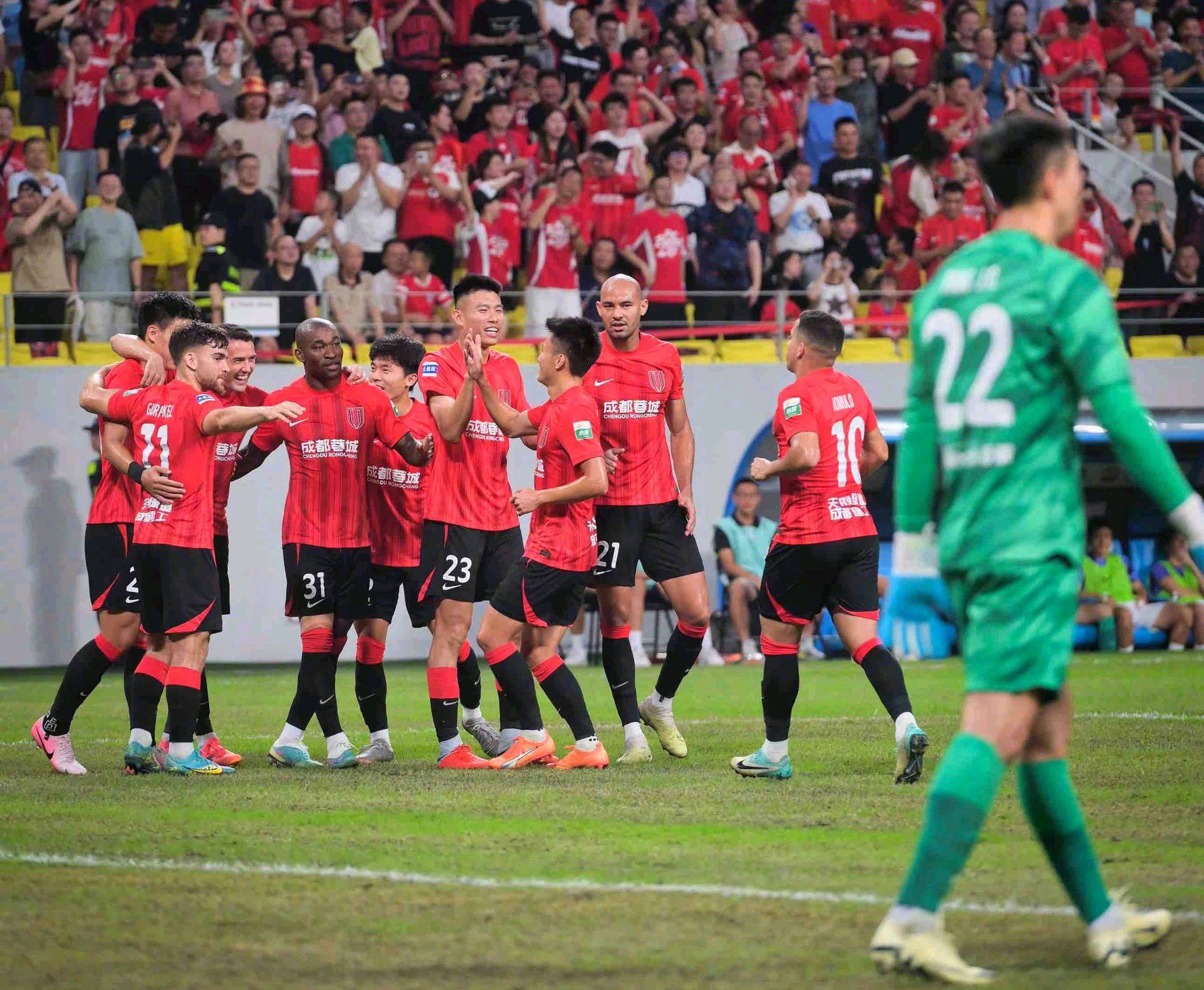 上海足球队出战表现出色勇夺胜利的简单介绍