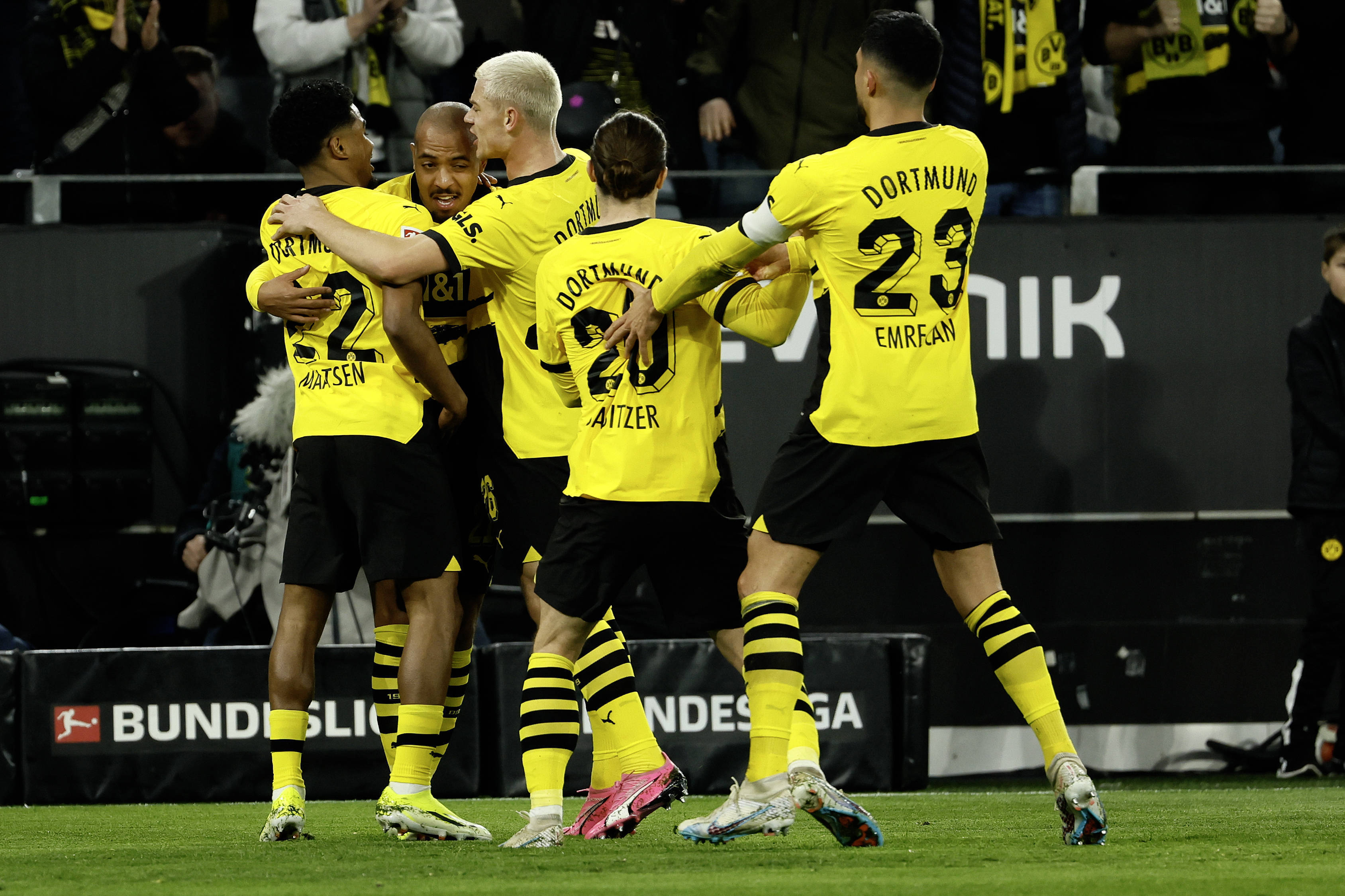 多特蒙德主场击败柏林赫塔逼近榜首的简单介绍