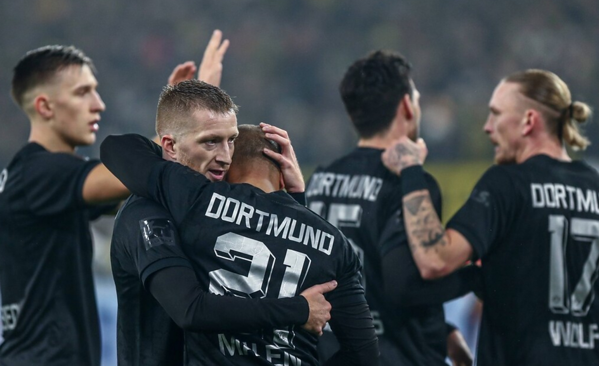 多特蒙德主场击败柏林赫塔逼近榜首的简单介绍