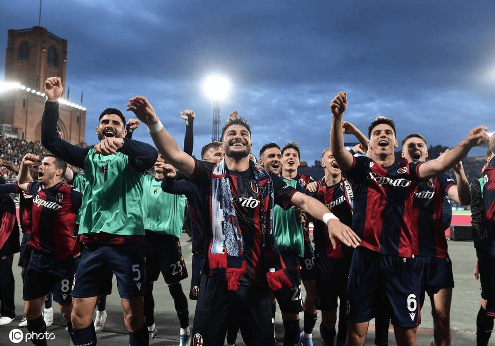 罗马尼亚战胜澳大利亚，成功锁定欧洲杯资格