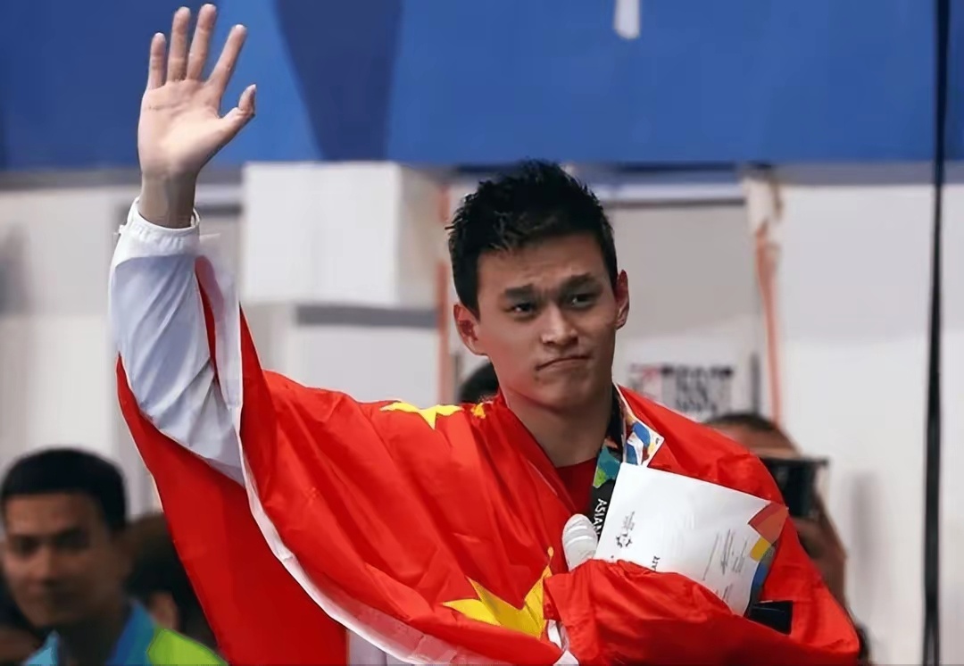 包含篮球明星孙杨将续约的词条