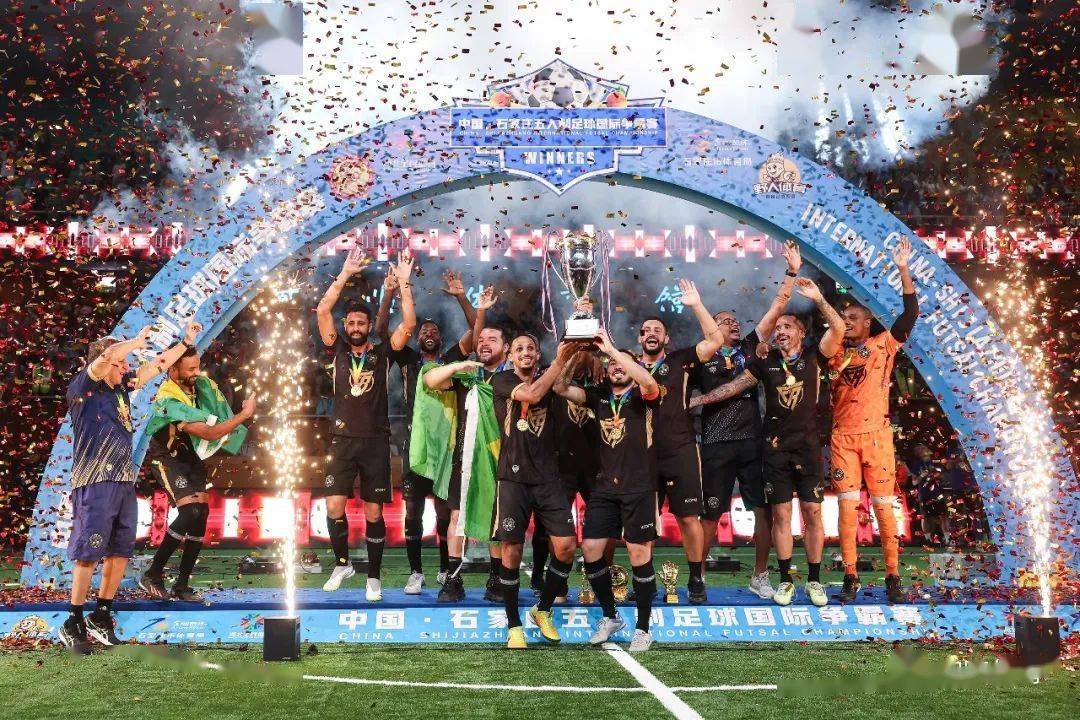 关于精彩绝伦:足球比赛场面震撼的信息 关于精彩绝伦:足球比赛场面震撼的信息