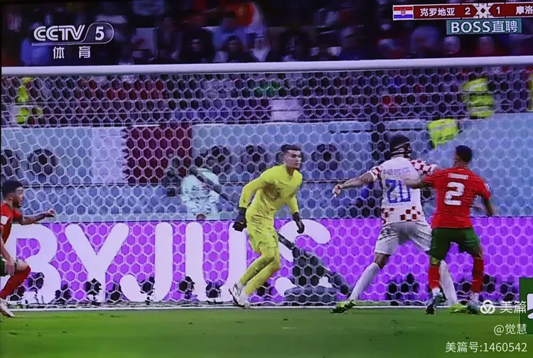 足球男子争夺季军,赛况激烈複杂 足球男子争夺季军,赛况激烈複杂