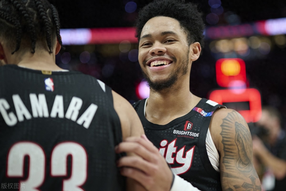 开拓者主控稳定，客场完胜对手