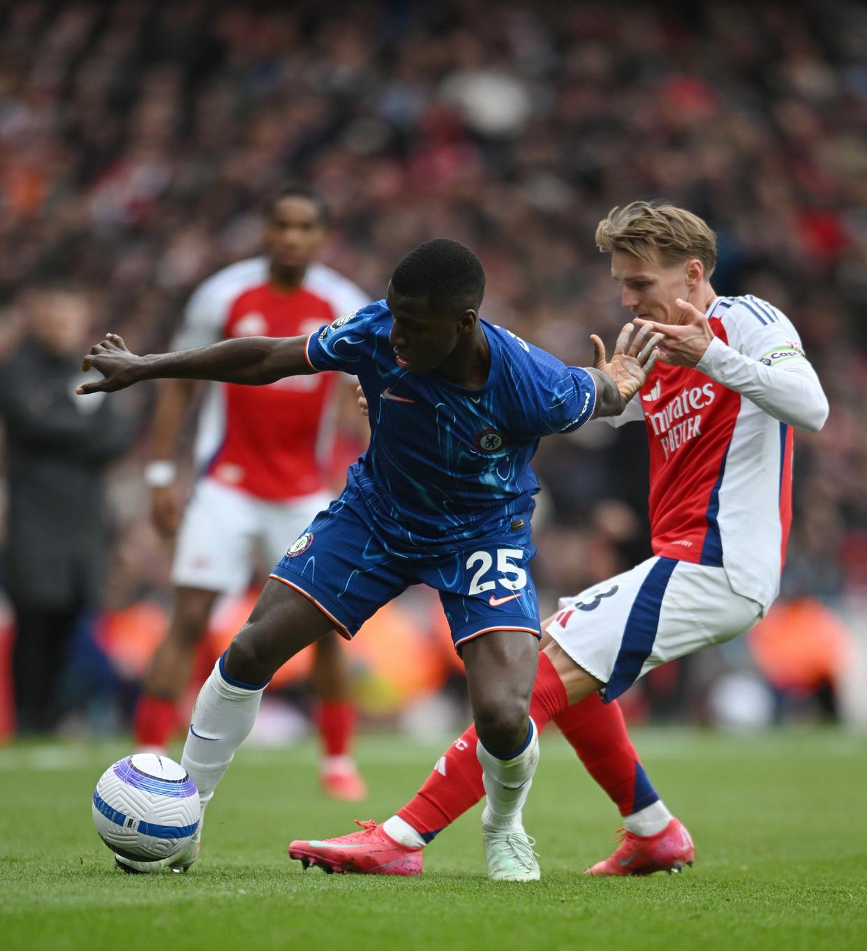 阿森纳不敌切尔西,遭遇英超连败 阿森纳不敌切尔西,遭遇英超连败