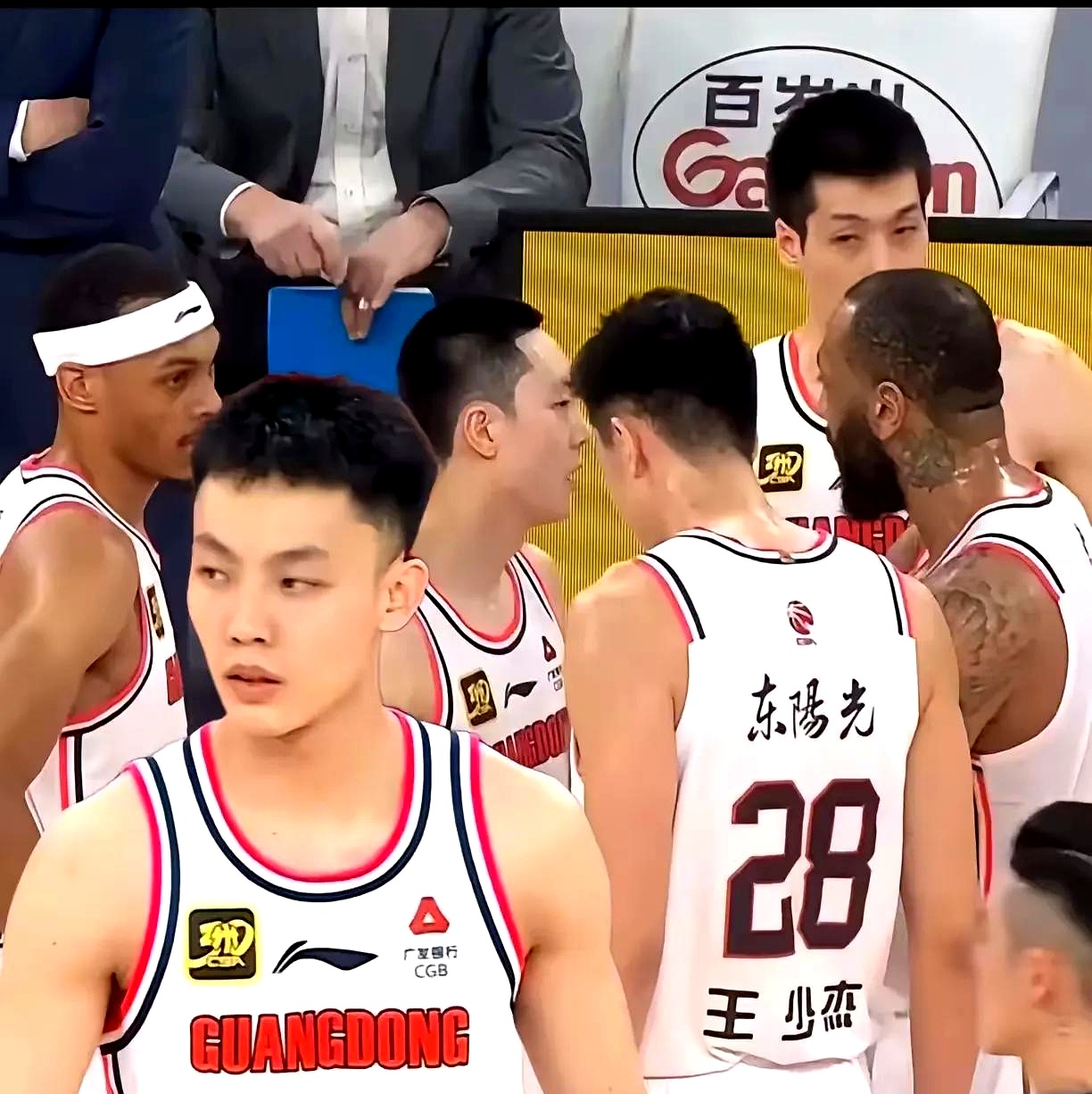 广东宏远战胜山西队，豪取宝贵三分的简单介绍