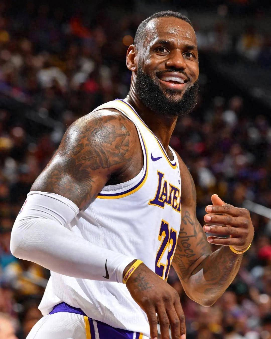 关于职业篮球新赛季揭幕,詹姆斯领军状元赛开胡的信息 关于职业篮球新赛季揭幕,詹姆斯领军状元赛开胡的信息