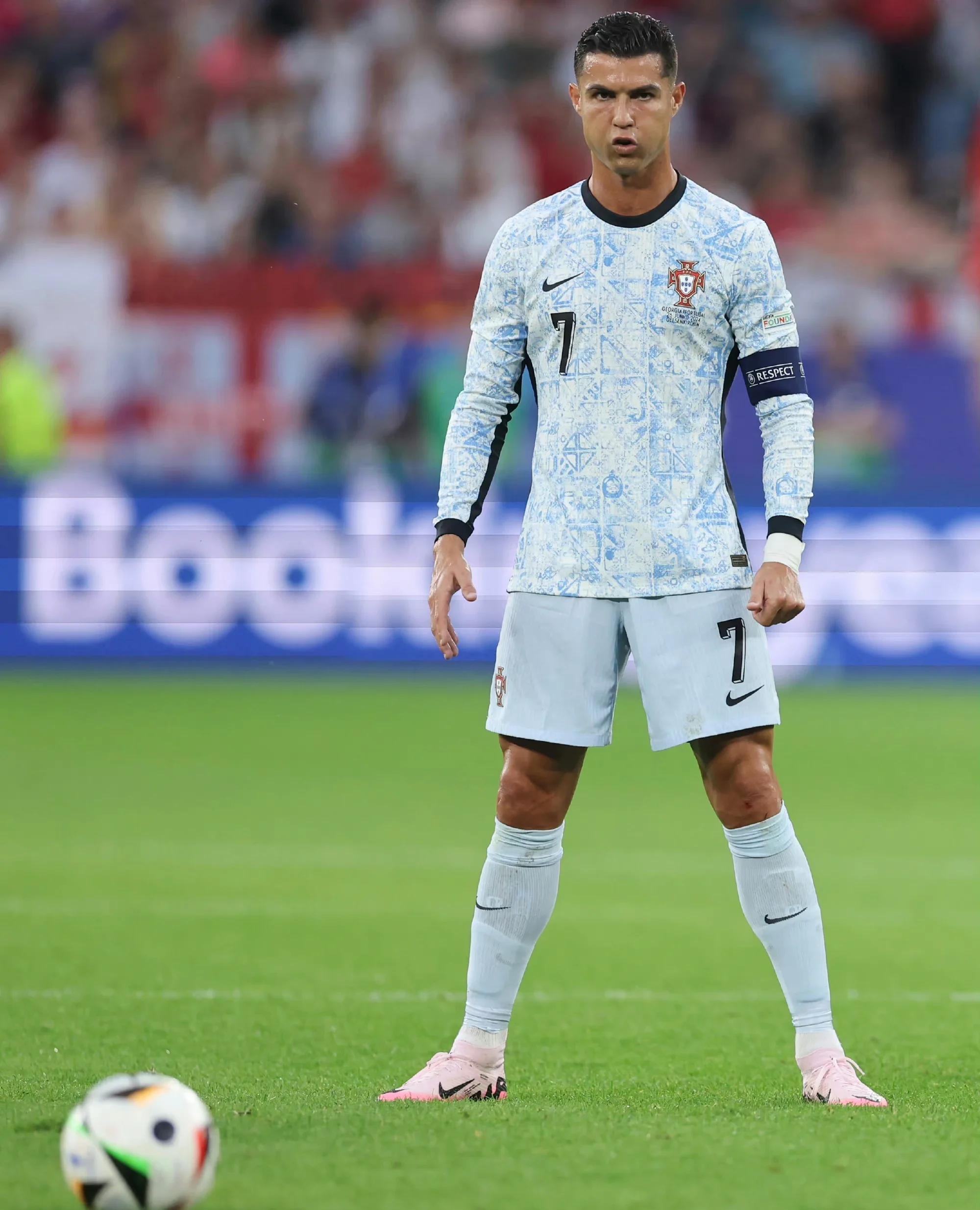 葡萄牙球星披荆斩棘，带领球队逆袭成功