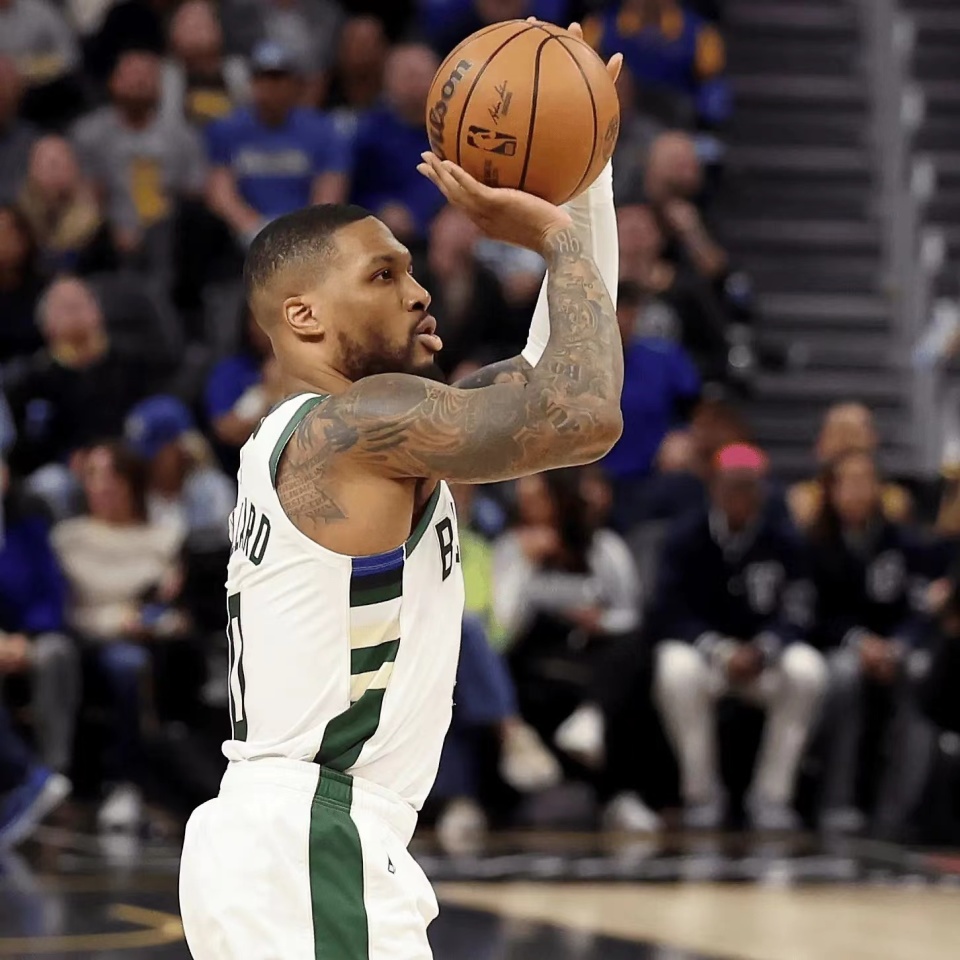 猛龙惊险胜利:雄鹿全队失准三分球的简单介绍 猛龙惊险胜利:雄鹿全队失准三分球的简单介绍