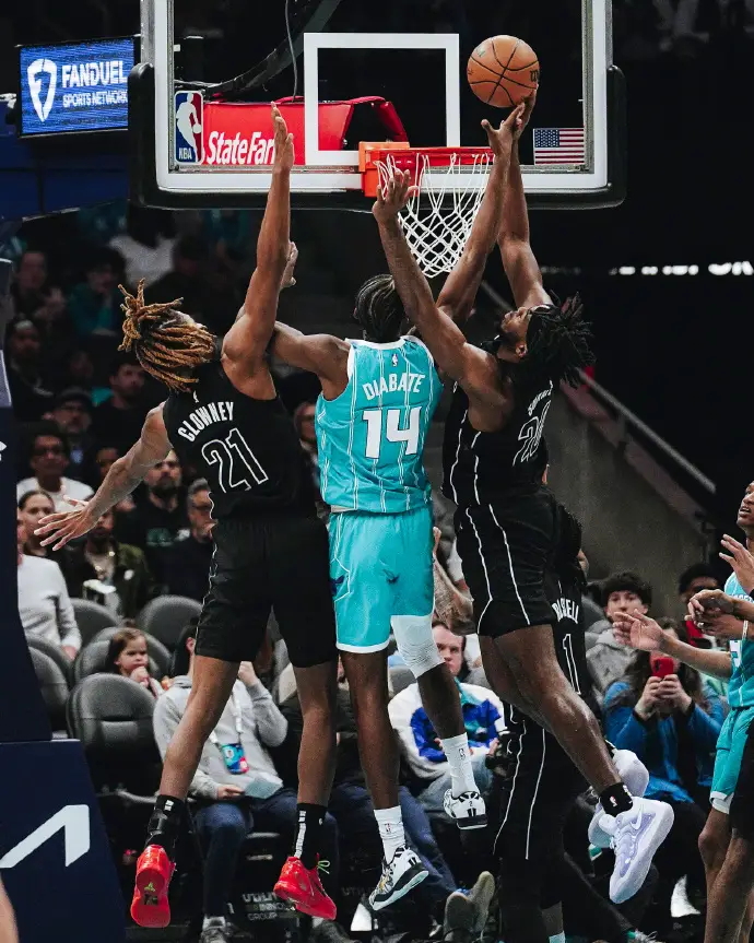 猎鹰险胜老鹰,特雷杨制胜三分仰天长啸 猎鹰险胜老鹰,特雷杨制胜三分仰天长啸