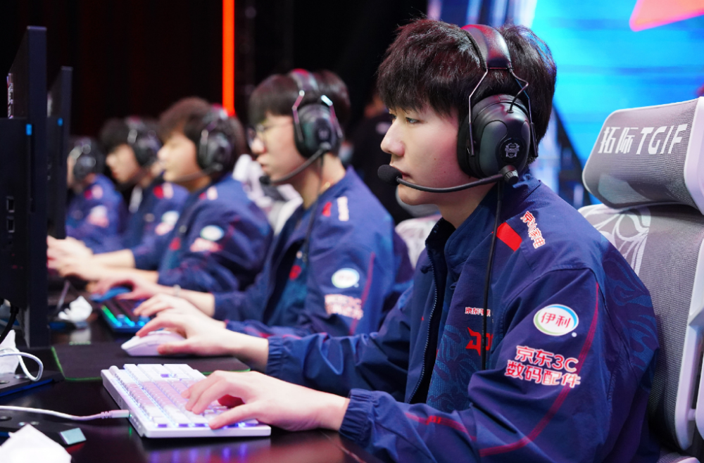 JDG力克TES，Knight完成史诗逆转全球总决赛2:0（深圳）