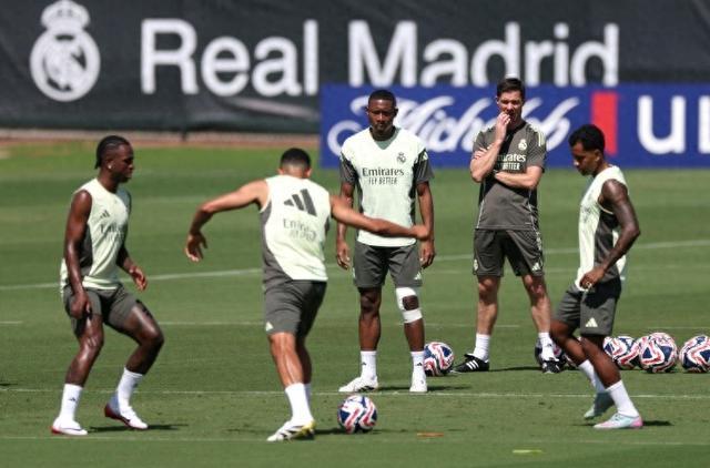 充满悬念！俱乐部友谊在伯纳乌球场上演