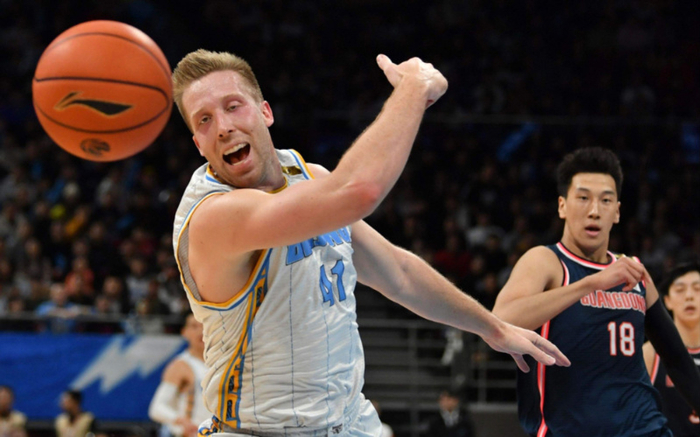 南韩男篮爆冷快船，汉密尔顿统治全场