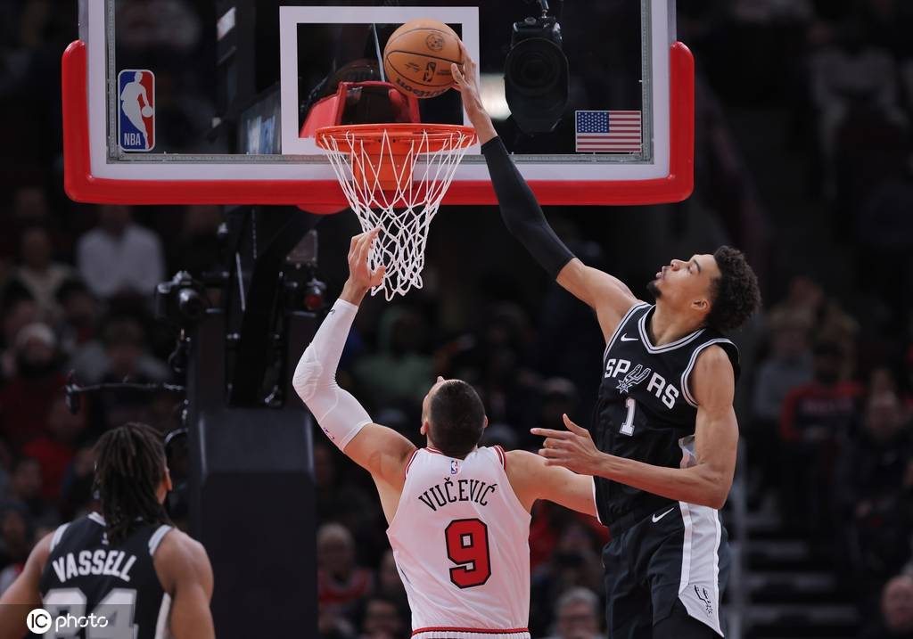 步行者完胜马刺，武切维奇关键制胜的简单介绍