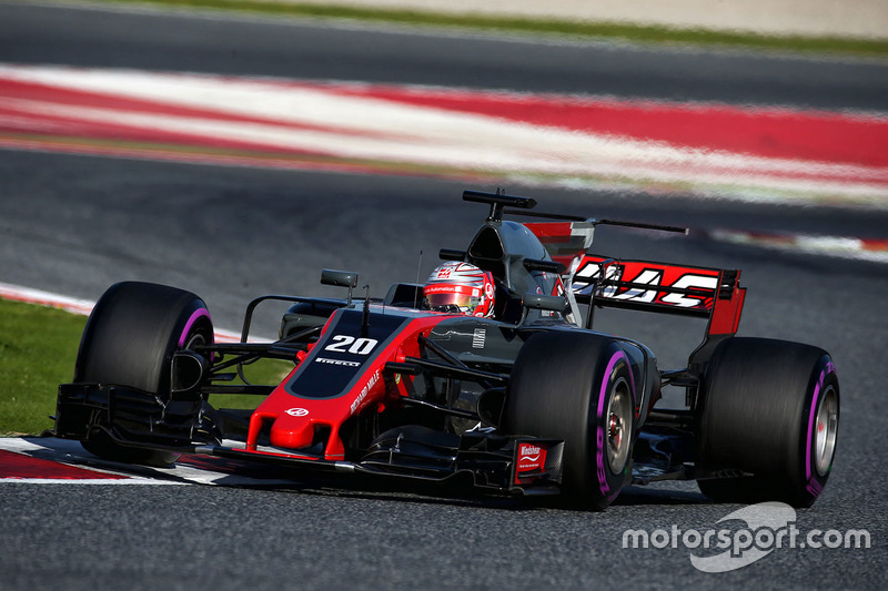 梅赛德斯轻取红牛二队，塞恩斯刷新纪录